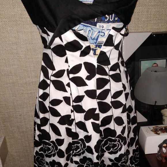 Nine West Dress - Size 2 - Black & White - Picture 3 of 5